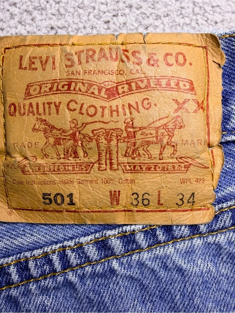 Vintage Levi’s 501 Jeans Men’s 34x32 Blue Light Wash Denim Orginal Straight Fit